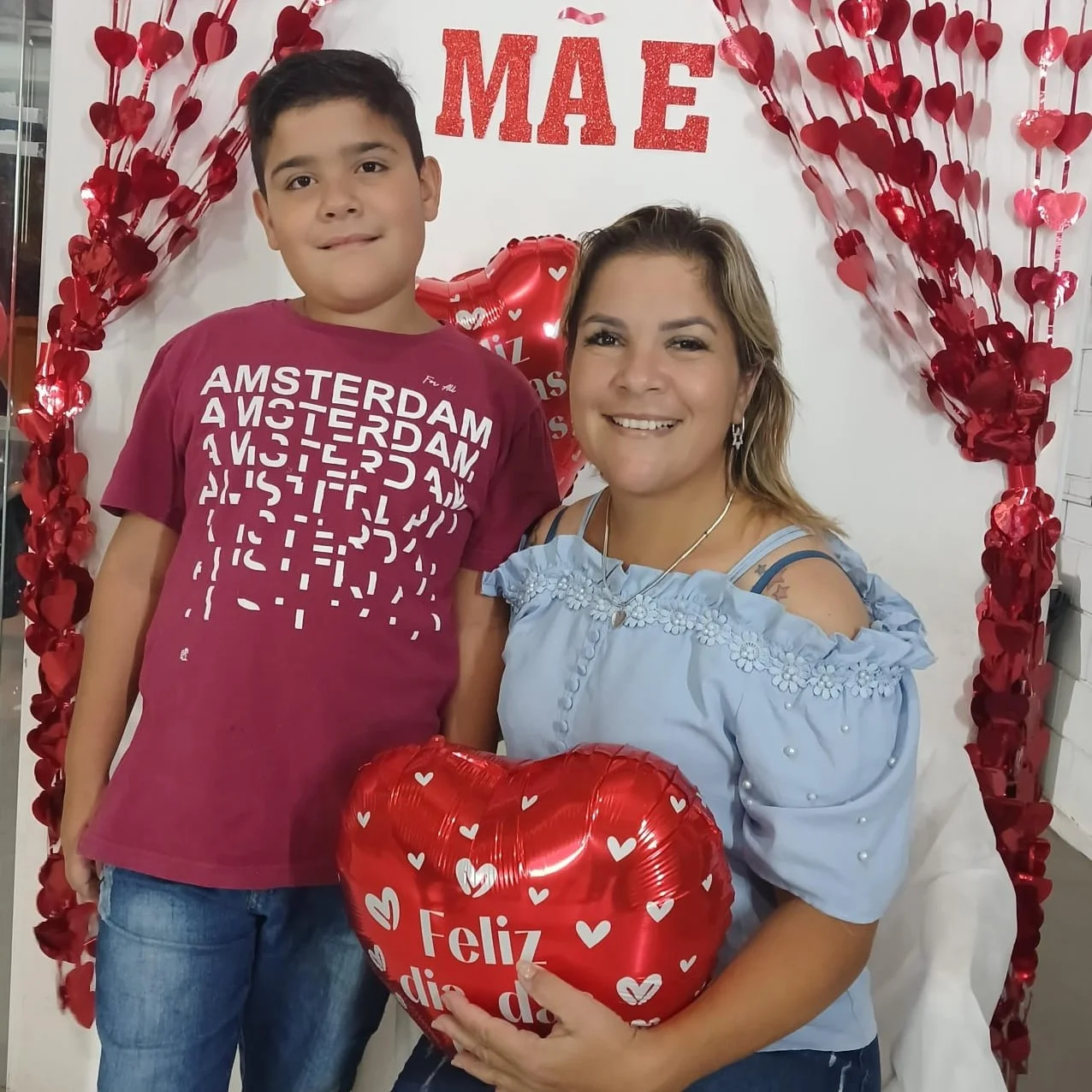 Imagem de pessoas na igreja